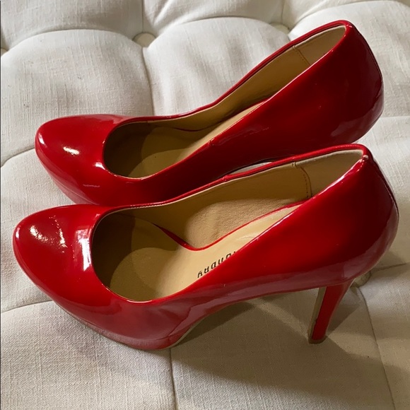 Red pumps - Picture 2 of 5
